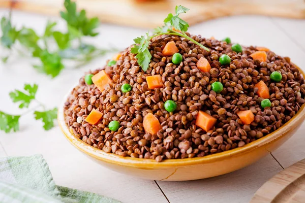 Bowl Of Organic Lentils With Carrot And Peas — Stock Photo, Image