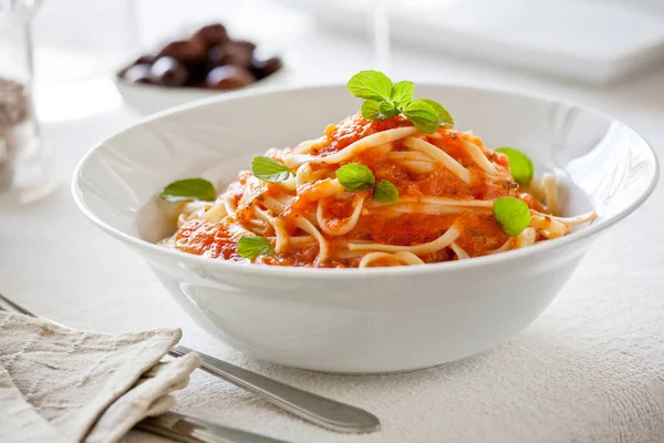 Bowl Of Pasta With Organic Tomato Sauce — Stock Photo, Image