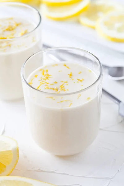 Homemade Lemon Panna Cotta — Stock Photo, Image