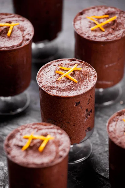 Små Glas Hemlagad Choklad Och Apelsinmousse — Stockfoto