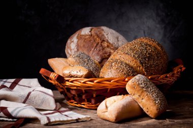 Fırından çıkan çeşitli ekmeklerin çeşitleri.