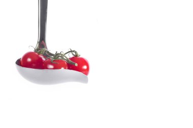 Saus çatal bıçak lı kiraz tomat