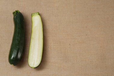 Taze kabak bir çul yüzeye yalan