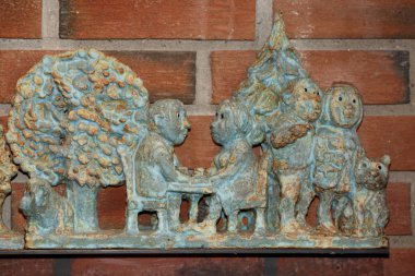 Oynarken heykelcikler troll