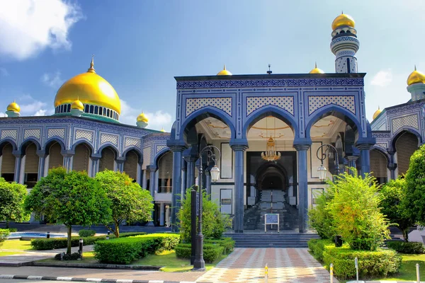 Beautiful View of Jame Asr Hassanil Bolkiah Mosque with Green Pl — Stock Photo, Image