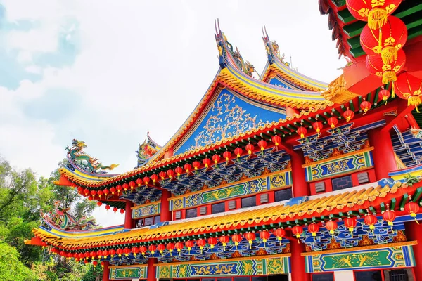 Lanternes rouges décoration en Thean Hou Temple, Kuala Lumpur, Malaisie — Photo