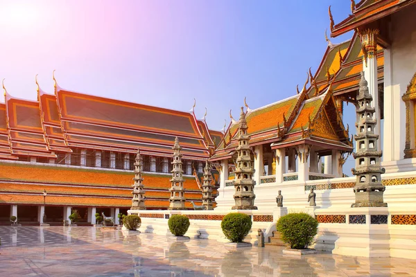 Tempel av Emerald Buddha vid solnedgången, Thailand, Bangkok, Wat Phra Kaew — Stockfoto