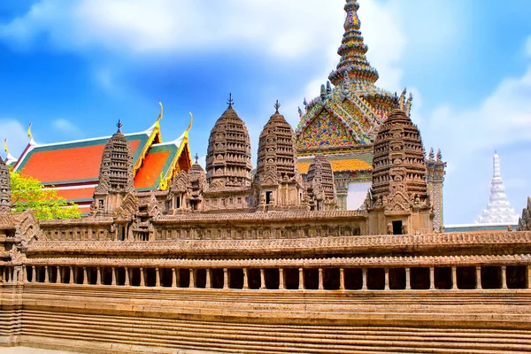 Tempel av den Emerald Buddha, Thailand, Bangkok, Wat Phra Kaew. Det kungliga grand palatset — Stockfoto