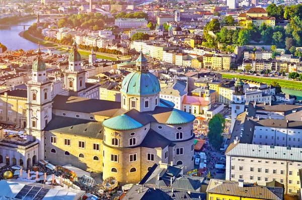 Vista aérea da cidade histórica de Salzburgo em bela noite — Fotografia de Stock