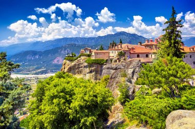 St. Stephens Manastırı ve Meteora güzel manzaralar ve