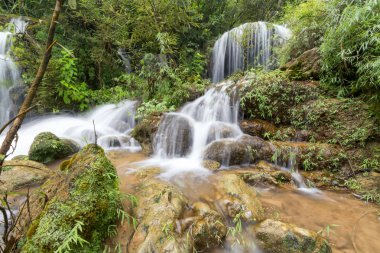 Tayland büyük şelale