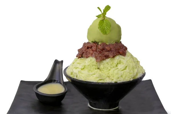 Bingsu greentea Milch mit Eiscreme greentea und roten Bohnen — Stockfoto