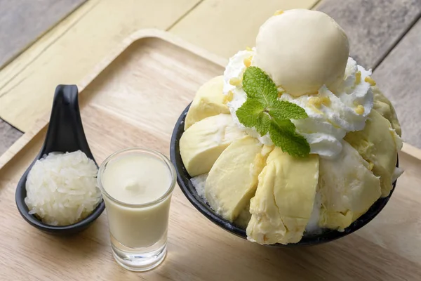 Bingsu durian mit Durian-Eis und Durian lizenzfreie Stockfotos