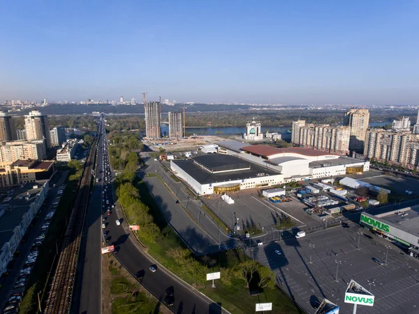 International Exhibition Centre en Kiev stadsgezicht — Stockfoto