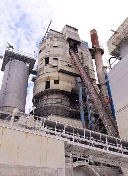 Riesige Zementfabrik Auf Der Insel Gotland Hoch Aufragenden — Stockfoto