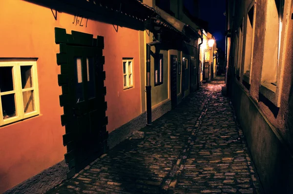 Golden Lane (Golden Street, Zlat ulika) - medieval street in Prague Castle (Hradcany), Czech Republic, on which achemists tried to create gold — Stock Photo, Image