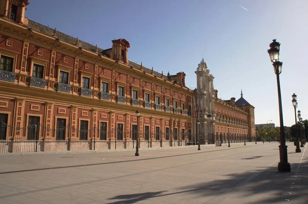 Gevel van het paleis van San Telmo (Palacio de San Telmo) in Sevilla, Spanje — Stockfoto