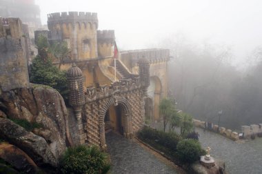 Giriş Da Pena Sarayı gizemli siste, Sintra, Portekiz