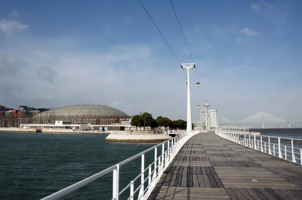 Telefrico de Lisboa (funivia tram) e oceanarium / acquanarium sulla marina di Lisbona, Portogallo — Foto Stock