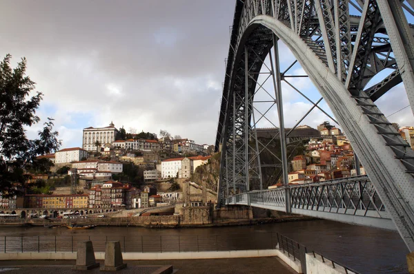 Ponte Dom Lus ben (Kral ben köprü Luis) Porto, Portekiz grubunda Gustave Eiffel tarafından inşa Douro Nehri — Stok fotoğraf