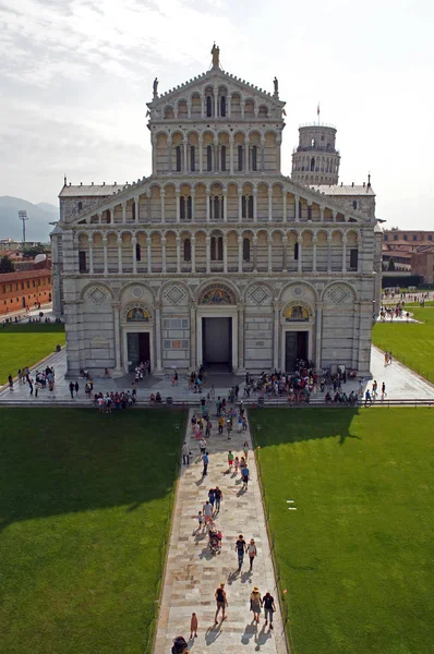 Catedral de Piza (Pisa) - dedicada a la Asunción de la Virgen María en la Plaza de los Milagros (Piazza dei Miracoli ) — Foto de Stock