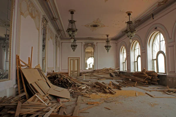 Constana (Köstence, Constanca) Romanya 'da Casino-terk Art Deco bina-iç, vandalizm hareket