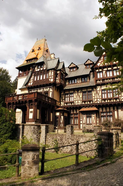 Castelul Pele (Peles Kalesi) - Kral Carol'ın Kraliyet Konağı ı Romanya Karpat Dağları