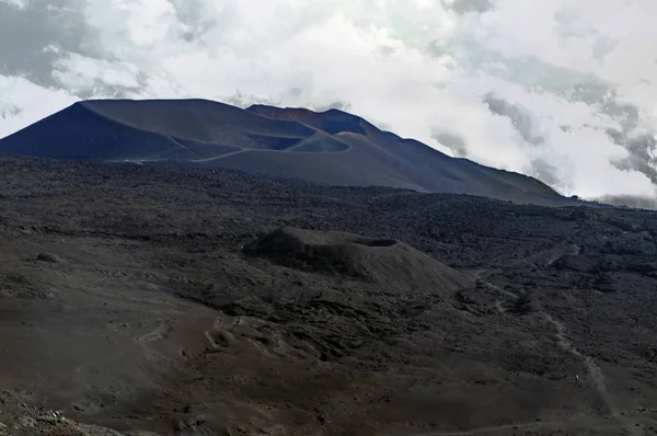 Vista desde el cráter del Etna, Sicilia, Italia — Foto de Stock