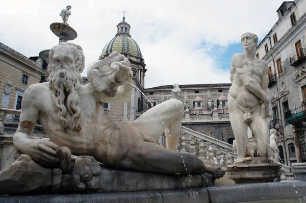 Détail de la fontaine Pretorian monumentale (Fontana Pretoria, Fontaine de la Honte) à Palerme, Sicile, Italie — Photo