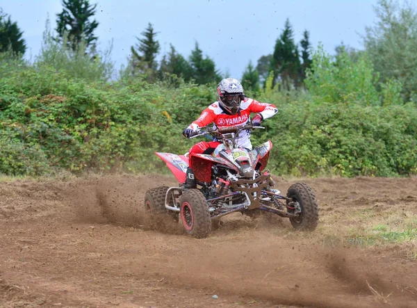 Oidentifierade racer rider en quad motorcykel. — Stockfoto