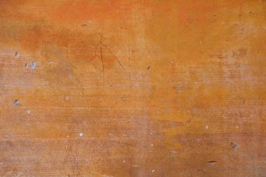 Zarar ile okra duvar.