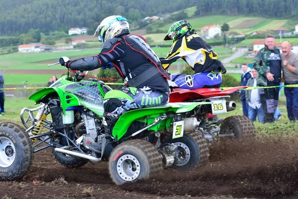 Unidentified racers rides a quad motorbike. — Stock Photo, Image