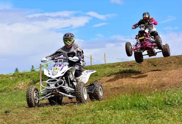 Unidentified racers rides a quad motorbike. — Stock Photo, Image