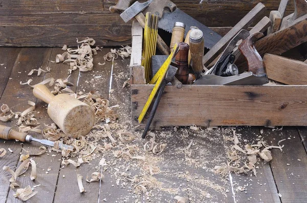Ein alter Werkzeugkasten — Stockfoto