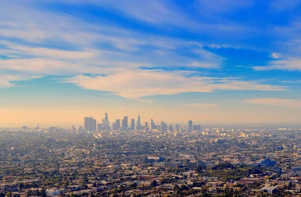 Salida del sol sobre el centro de Los Ángeles . — Foto de Stock