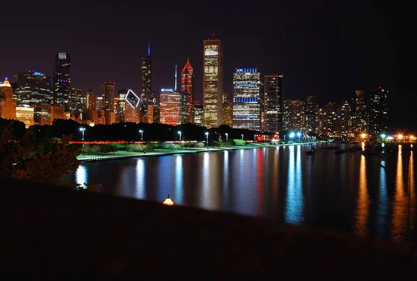 Chicago natten skyline, usa. — Stockfoto