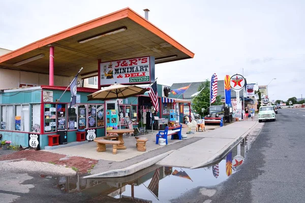 Route 66 decorations in the city of Seligman in Arizona. — Stock Photo, Image