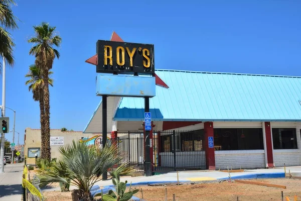 Legendario Roy 's Café en la histórica carretera Ruta 66 . — Foto de Stock