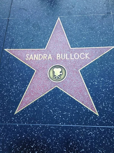 Σάντρα Μπούλοκ Χόλιγουντ με τα πόδια από το fame star. — Φωτογραφία Αρχείου