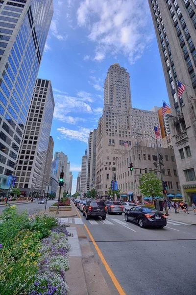 Forgalom belvárosában Chicago-Michigan Avenue. — Stock Fotó