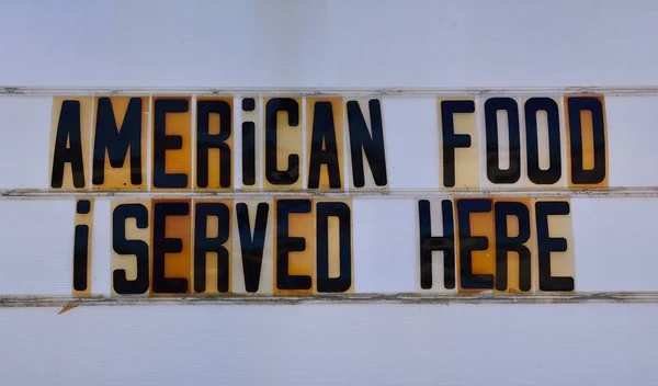 Señal de comida retro americana en la ruta 66 . — Foto de Stock