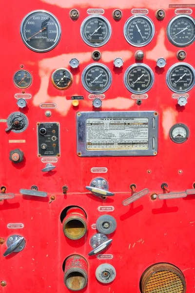 Detail der Ausrüstung eines Feuerwehrfahrzeugs aus nächster Nähe. — Stockfoto