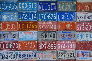  çeşitli eski Amerikan plakalar.