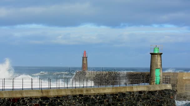 Stormy Wave Old Lighthouse Pier Viavelez Asturias Spain — Stock Video