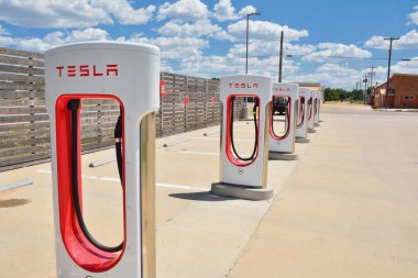 Tesla Supercharger istasyonu Shamrock, Texas.
