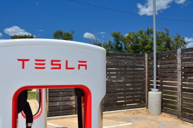 Tesla Supercharger istasyonu Shamrock, Texas.