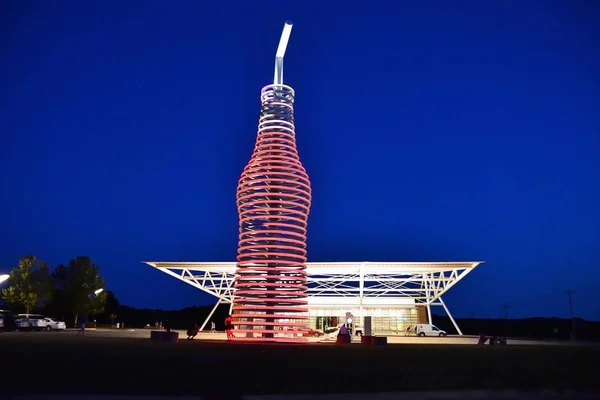 La plus grande bouteille de soda au monde . — Photo