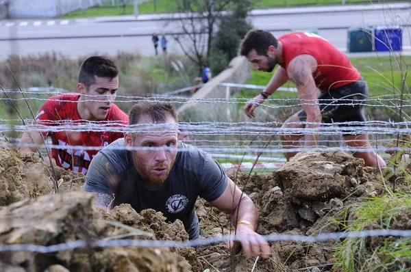 Corrida Farinato, corrida de obstáculos extremos em Gijon, Espanha . — Fotografia de Stock