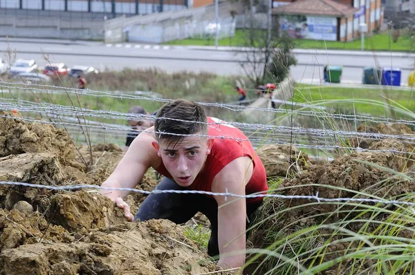 Corrida Farinato, corrida de obstáculos extremos em Gijon, Espanha . — Fotografia de Stock