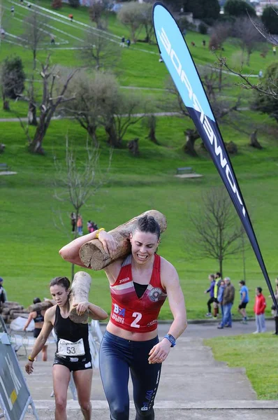 Corrida Farinato, corrida de obstáculos extremos em Gijon, Espanha . — Fotografia de Stock